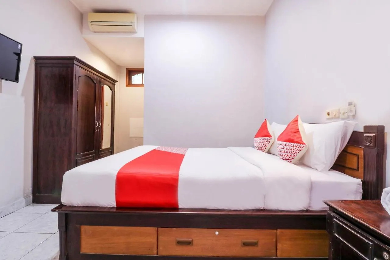 Hotel Oyo 2411 Taman Mekar Beach Inn 2 Kuta Lombok