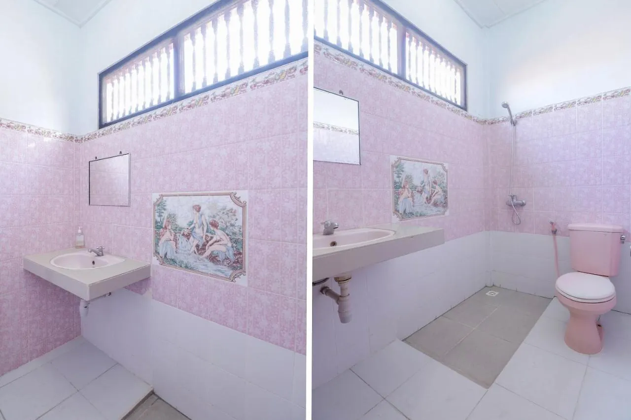 Hotel Oyo 2411 Taman Mekar Beach Inn 2 Kuta Lombok