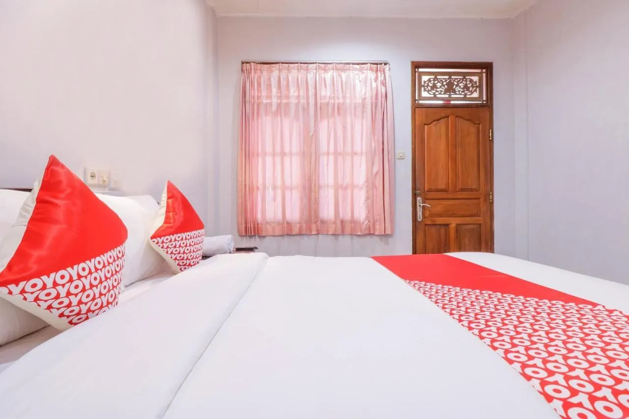 Hotel Oyo 2411 Taman Mekar Beach Inn 2 Kuta Lombok